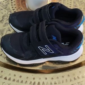 New balance velcro tennis shoes